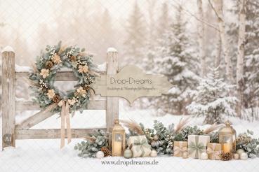 Weihnachts-Backdrop Winter Boho mit Eukalyptus, Pampasgras und Holzzaun in Sage, Beige und Champagner von Drop-Dreams